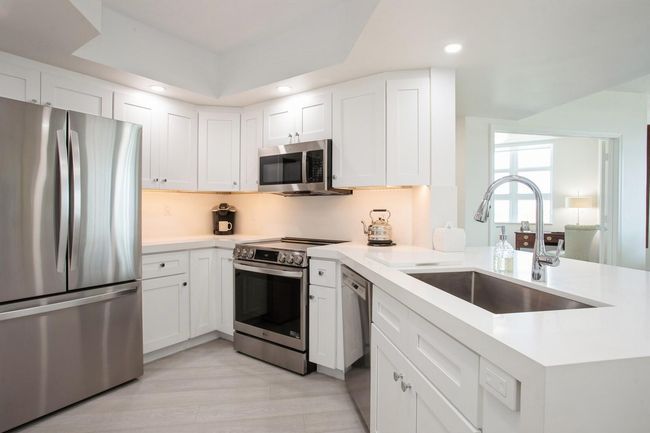 APT-604 - 403 S Sapodilla Ave, Condo with 3 bedrooms, 3 bathrooms and null parking in West Palm Beach FL | Image 7
