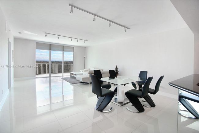 APT-1103 - 14951 Royal Oaks Ln, Condo with 3 bedrooms, 2 bathrooms and null parking in North Miami FL | Image 7