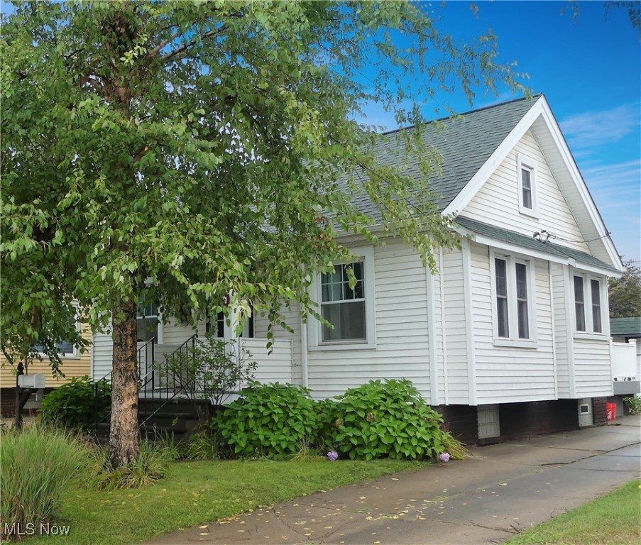 41st St, Newburgh Heights, OH 44105