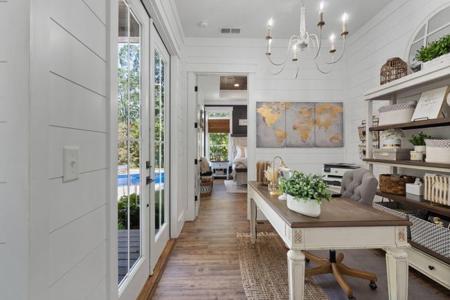 Office overlooking pool | Image 63