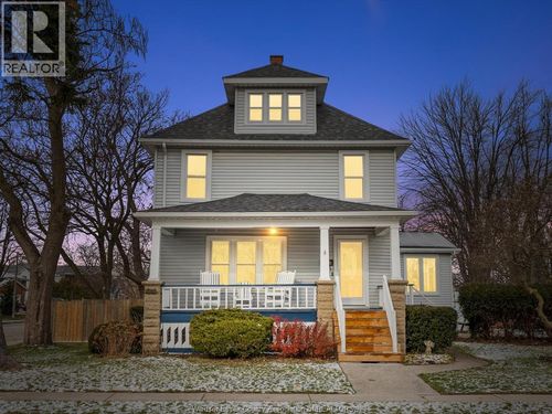 21 Wellington Ave W, Essex, ON, N8M1W8 | Card Image