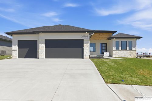 20702 Vernon Ave, Elkhorn, NE, 68022-3235 | Card Image
