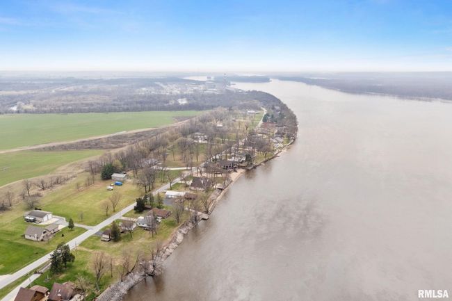 21812 River Rd N, House other with 2 bedrooms, 2 bathrooms and null parking in Cordova IL | Image 5