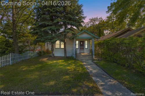 842 10 Mile Rd, Ferndale, MI, 48220-1044 | Card Image