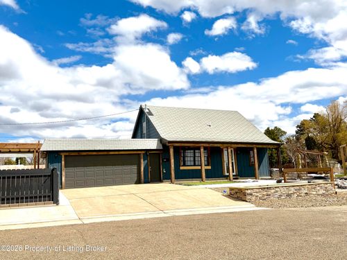 726 1st Ave E, Dickinson, ND, 58601-4435 | Card Image
