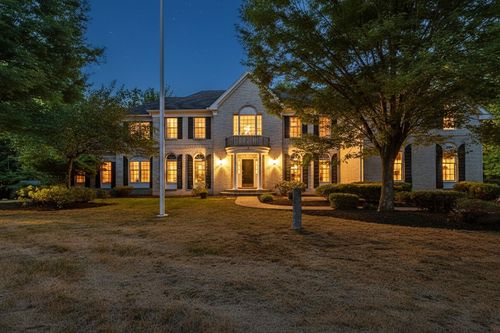 9 Dorothys Way, Bedford, NH, 03110-4348 | Card Image