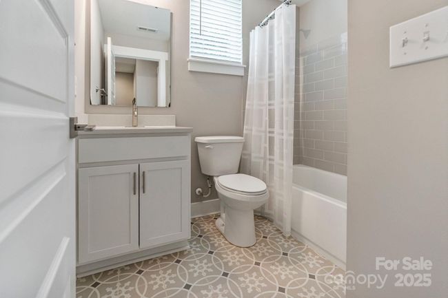Guest Bathroom | Image 25