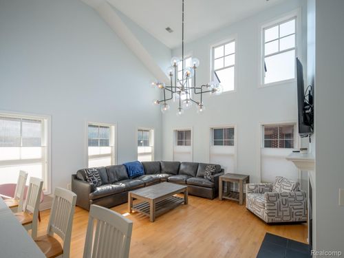 47-164 Ashley Mews Dr, Ann Arbor, MI, 48104-2386 | Card Image