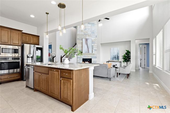 Kitchen into living room | Image 8