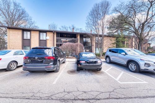 apt-104-6103 Knoll Valley Dr, Willowbrook, IL, 60527-2026 | Card Image