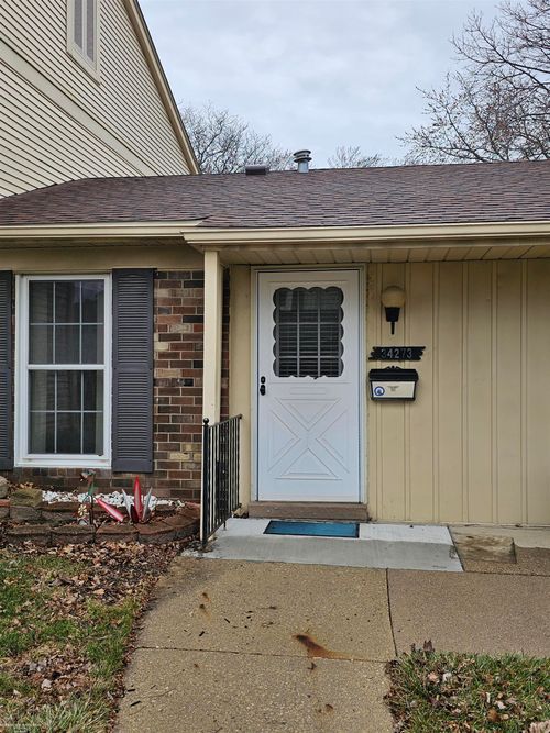 34273 Garfield Cir, Fraser, MI, 48026-4003 | Card Image