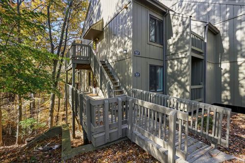 10-9018 S Pointe Ridge Ln, Bloomington, IN, 47401-9058 | Card Image