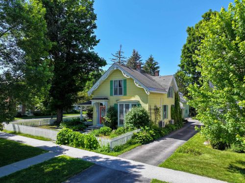 46 Park St, Brandon, VT, 05733-1122 | Card Image