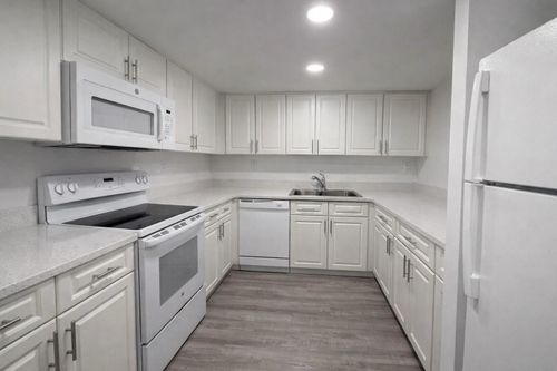 300-312-17350 Nw 68th Ave, Hialeah, FL, 33015-4022 | Card Image