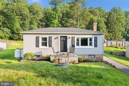 2354 Polk Valley Rd, Hellertown, PA, 18055-3037 | Card Image