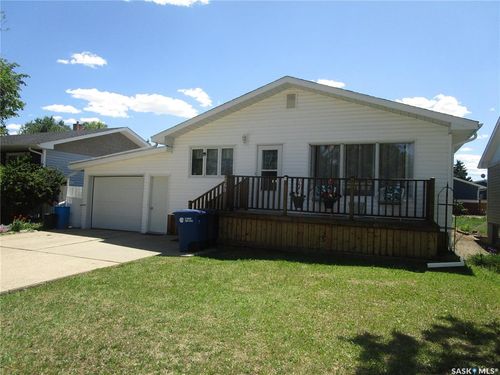 241 Dominion Rd, Assiniboia, SK, S0H | Card Image