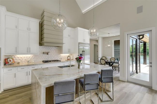 18 Smith Loop N, House other with 4 bedrooms, 5 bathrooms and 2 parking in Cleveland TX | Image 8