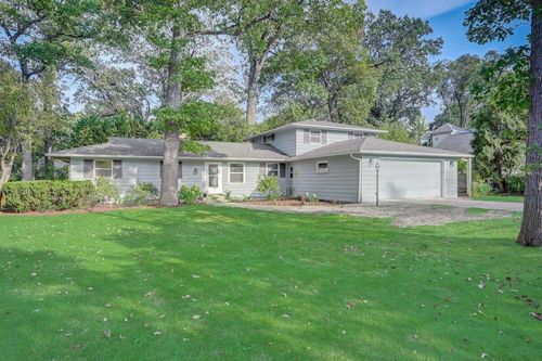 1532 N 124th Street, Wauwatosa, WI, 53226 | Card Image