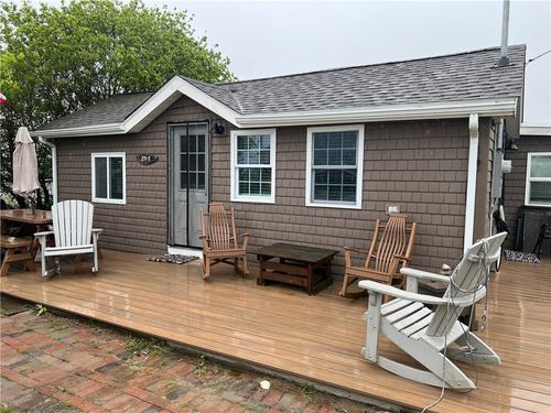 271 Great Island Rd, Narragansett, RI, 02882-5626 | Card Image
