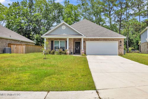 15712 Poydras Cir, Biloxi, MS, 39532-4561 | Card Image