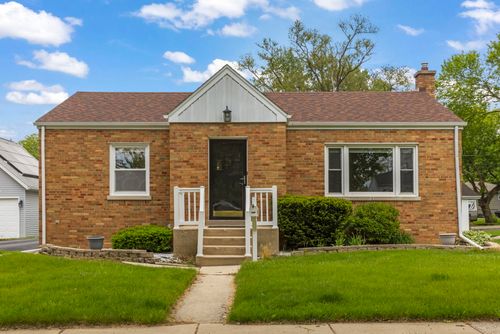 109 S Hudson St, Westmont, IL, 60559-1933 | Card Image