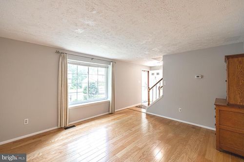 9416 Mirror Pond Dr, FAIRFAX, VA, 22032-1361 | Card Image