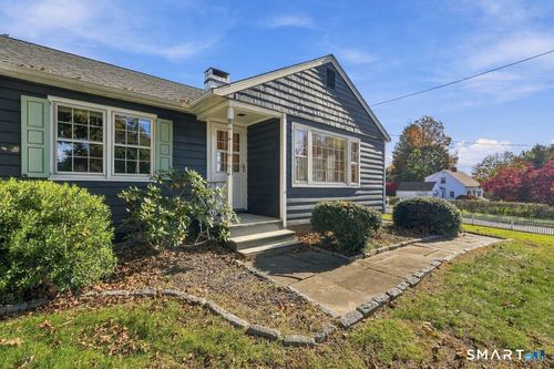 21 S Main Street, Newtown, CT, 06470 | Card Image