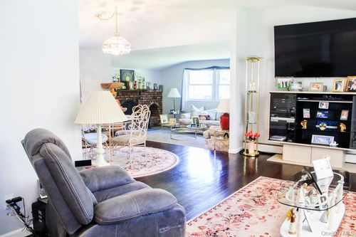 1 University Heights Dr, Stony Brook, NY, 11790-2720 | Card Image