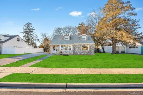 622 Wyngate Drive E, Hempstead, NY, 11580 | Card Image