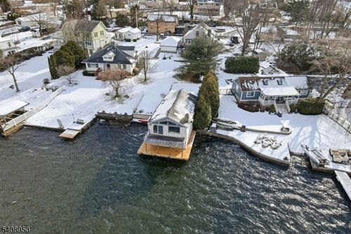 8 Wendy Way, Greenwood Lake, NY, 10925-4349 | Card Image