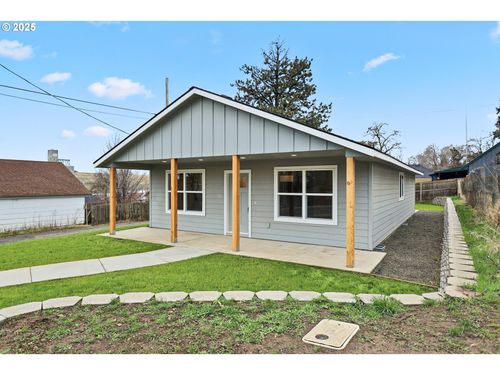 203 4th St, Moro, OR, 97039-7012 | Card Image