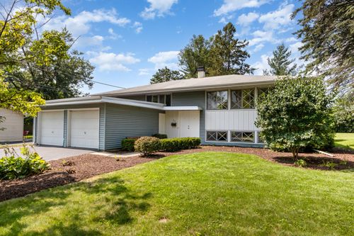 29 Robin Hill Dr, Naperville, IL, 60540-7316 | Card Image