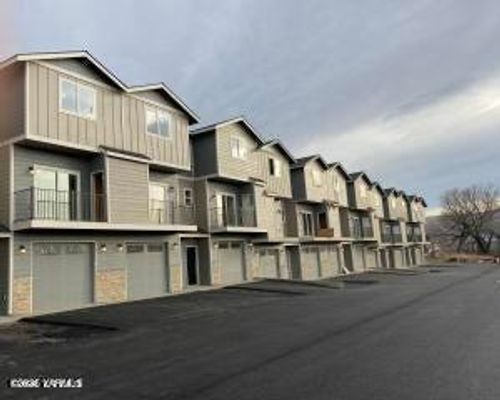 unit-26-2600 Racquet Ln, YAKIMA, WA, 98902-6113 | Card Image