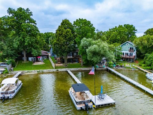 4616 Cass Elizabeth Rd, Waterford, MI, 48328-4215 | Card Image