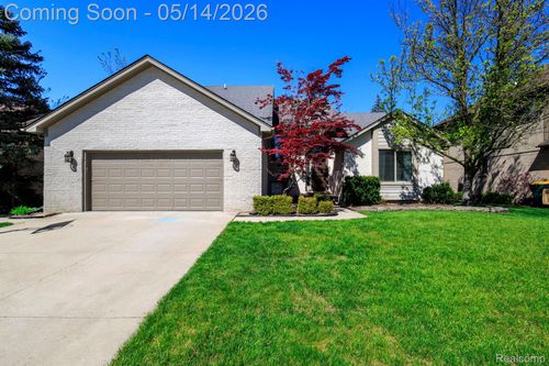 52425 Bryan Michael Dr, Macomb, MI, 48042-5630 | Card Image