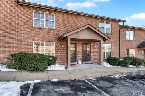 10510 Briston Ct, Saint Louis, MO, 63114-1958 | Card Image
