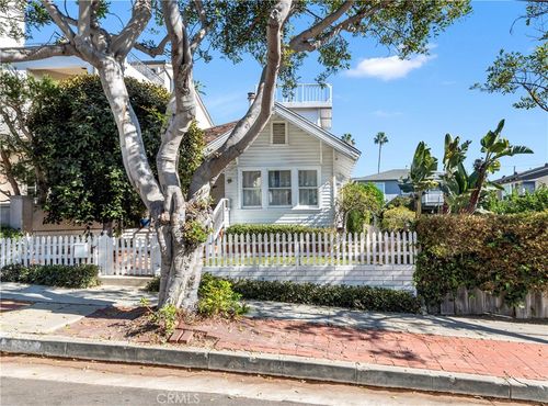 214 Dahlia Ave, Corona del Mar, CA, 92625-2815 | Card Image
