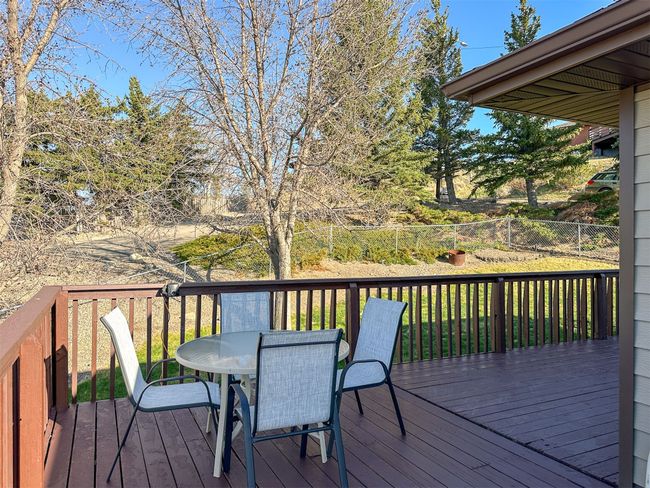Wrap-around deck | Image 53
