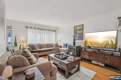 52 Noel Dr, North Arlington, NJ, 07031-5322 | Card Image