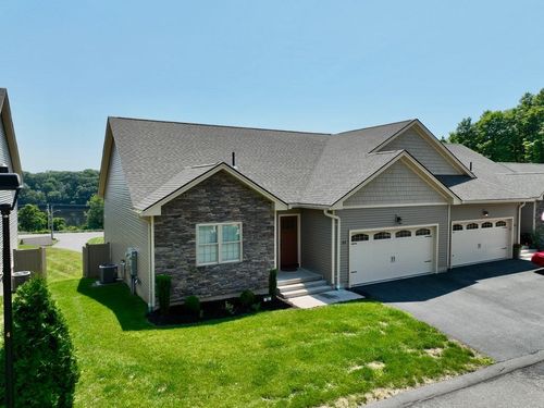 63-717 Northampton St, Holyoke, MA, 01040-7411 | Card Image