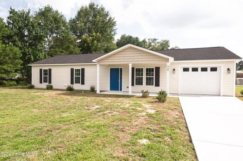 360 Oak St, Roseboro, NC, 28382-5527 | Card Image