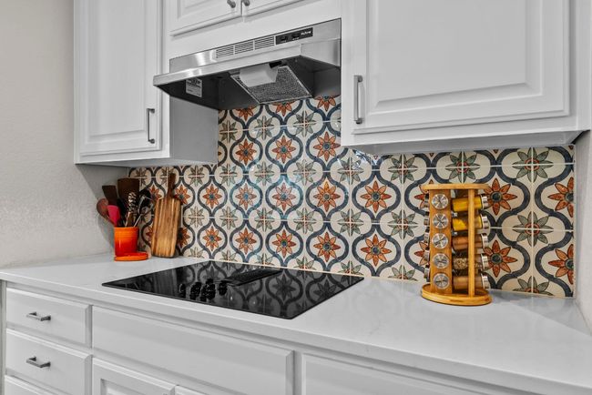 Decorative Bourge Arco ceramic tile backsplash | Image 10