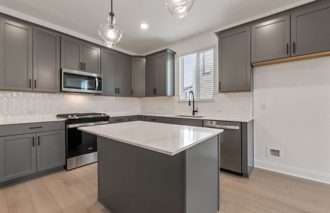 13312 Lapoynor St, House other with 4 bedrooms, 3 bathrooms and null parking in Manor TX | Image 4