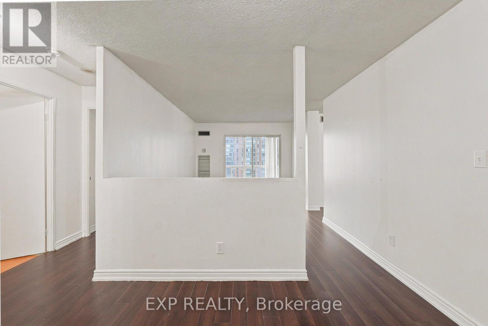 Residential in Mississauga (Cooksville) 3