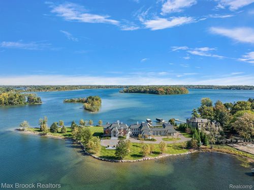 3251 W Shore Dr, Orchard Lake, MI, 48324-2370 | Card Image