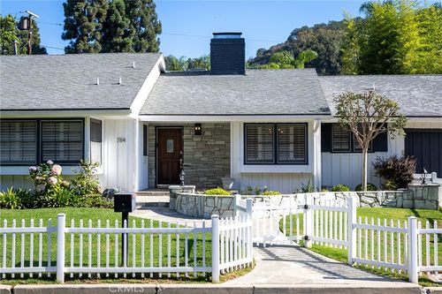 784 Lockearn St, Los Angeles, CA, 90049-1502 | Card Image