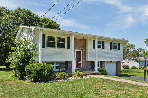 209 Catalina Dr, New Castle, PA, 16105-4803 | Card Image