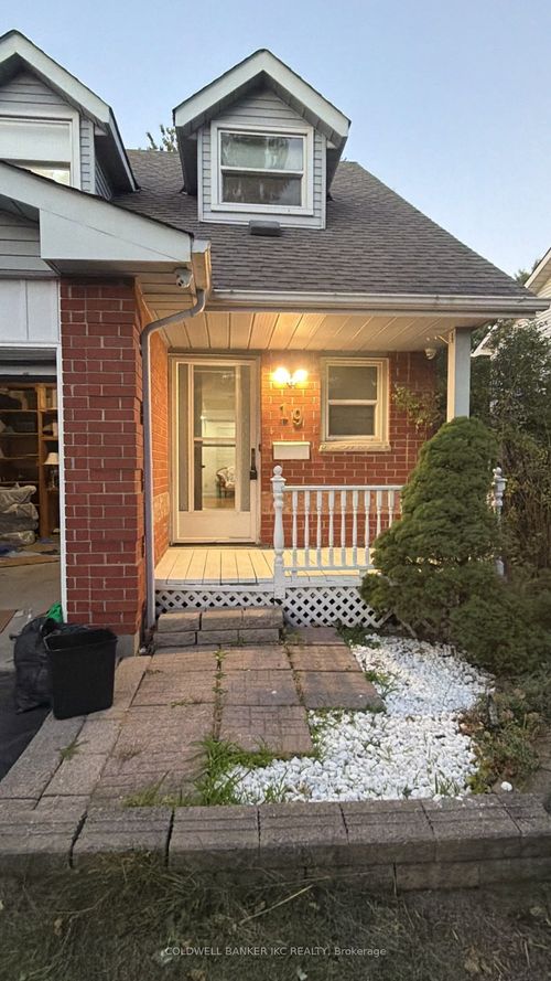 19 Grandridge Cres, Guelph, ON, N1H8G1 | Card Image