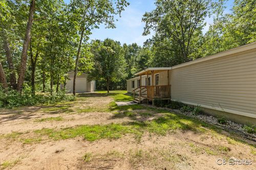 4301 Lasalle Ln, Newaygo, MI, 49337-8170 | Card Image