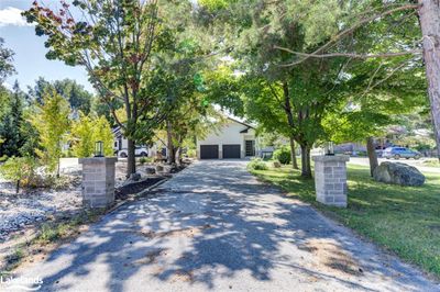 209854 Highway 26, House other with 5 bedrooms, 3 bathrooms and 6 parking in The Blue Mountains ON | Image 2